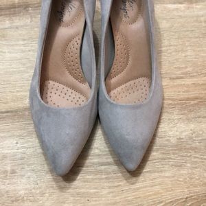Dexflex comfort gray heels